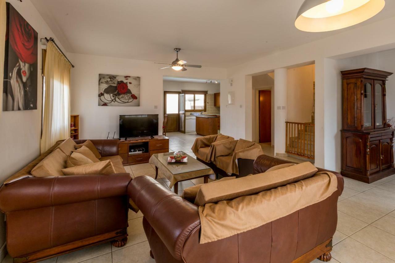 Villa Rina Paphos Eksteriør billede