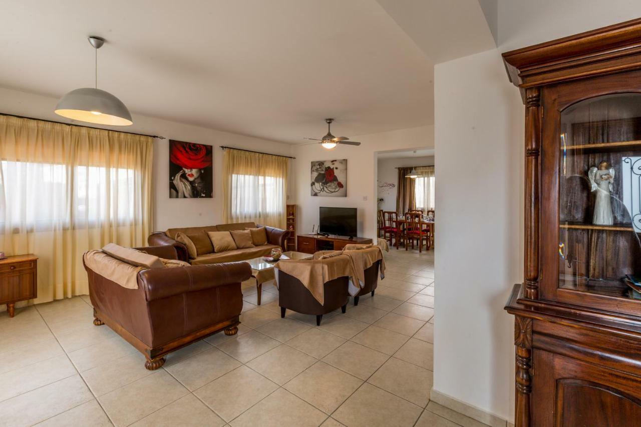 Villa Rina Paphos Eksteriør billede